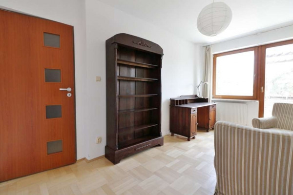 Warszawa, Targ&oacute;wek Zacisze, Biuro 16,73 m&sup2;- bez dodatkowych opłat - 1200 zł