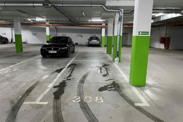 Poznań, Marcelin, Marcelińska, Miejsce parkingowe w hali - Marcelińska 102