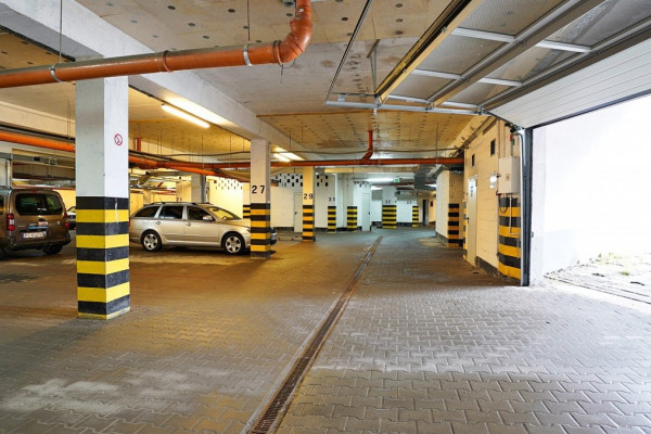 powiat poznański, Luboń, Wschodnia, Miejsce postojowe w hali garażowej Wschodnia Luboń